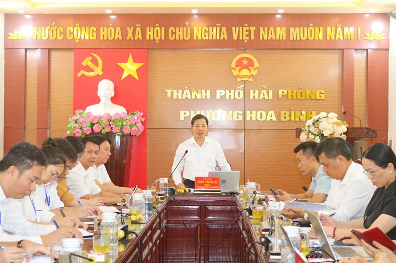 Giám sát việc giải quyết thủ tục hành chính tại phường Hòa Bình gắn với vận hành mô hình chính quyền địa phương hai cấp